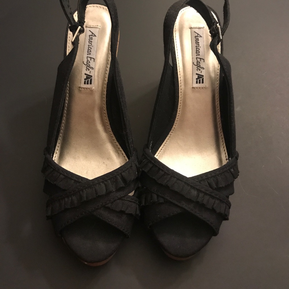 Black wedges